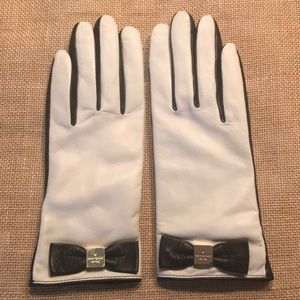 kate spade Accessories - Kate Spade Bow Tech Gloves kate spade Accessories - Kate Spade Bow Tech Gloves